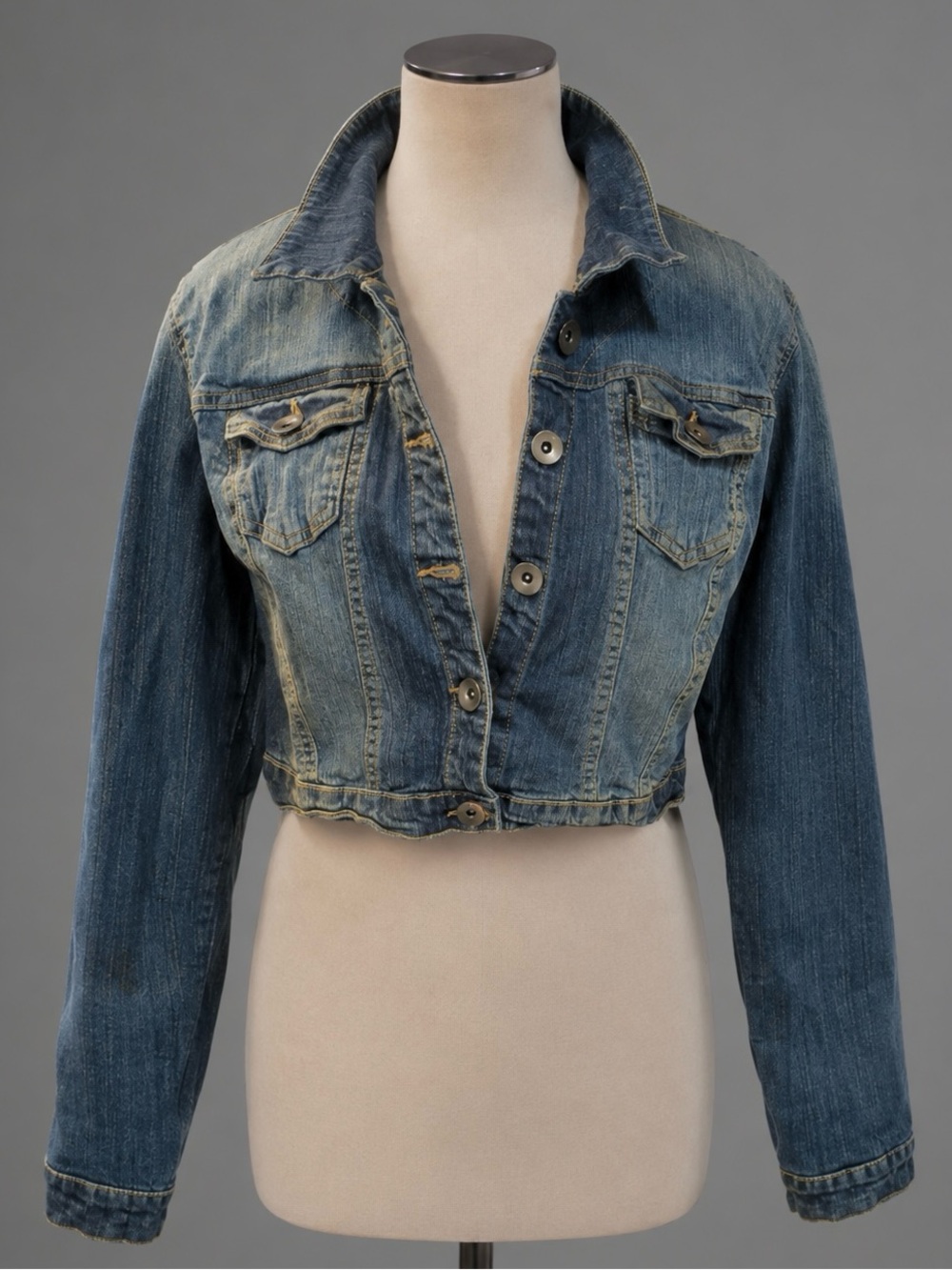Boho Hippie Festival CHIC Cropped Layering
Dark Wash Jean Jacket Womens sz L